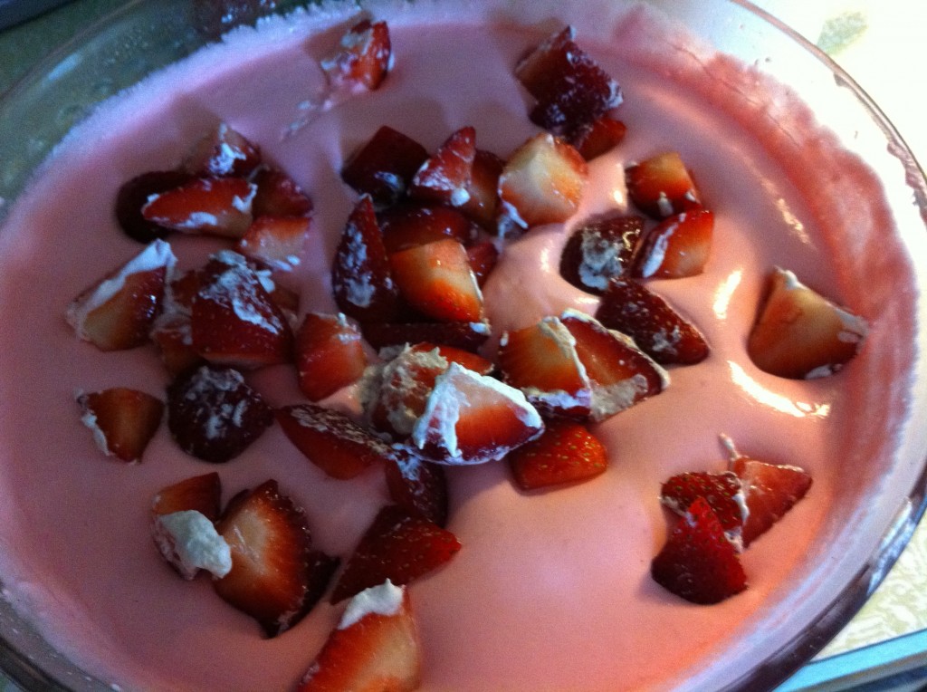 Easy Dessert Recipe: Creamy Strawberry-Banana Jello