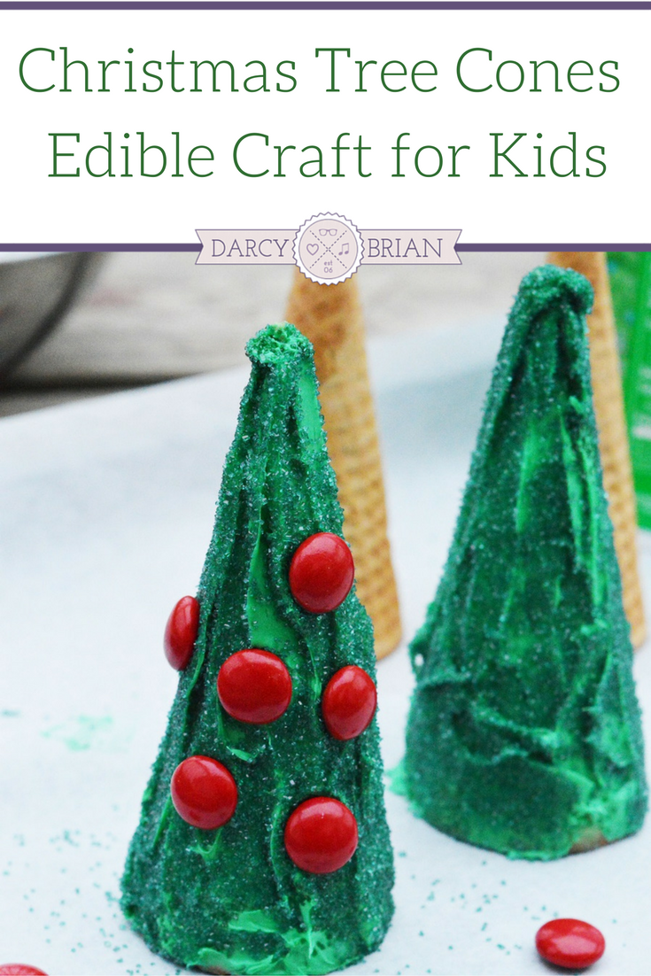 Looking for an easy edible Christmas craft to do with your kids? Make these fun Christmas tree cones with toddlers, preschoolers, and older kids. They make great cupcake toppers too!