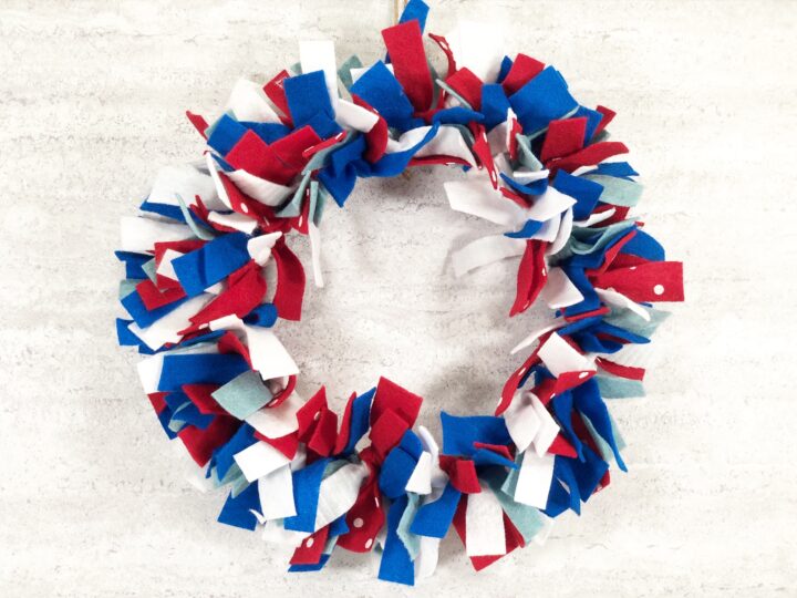 Easy No Sew Red, White, and Blue Felt Wreath Craft | Fourth of July Craft